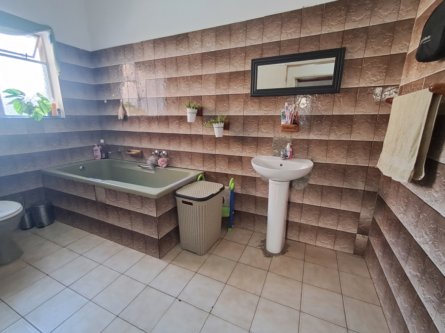 4 Bedroom Property for Sale in Van Riebeeck Hoogte Eastern Cape
